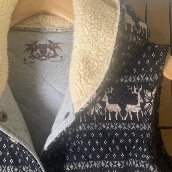 Free People Quilted Vest w/Fleece Lined Hood - Picture 3 of 6